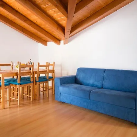 Dachgeschosswohnung Am Fuer 6 Personen By Interhome Appartamento