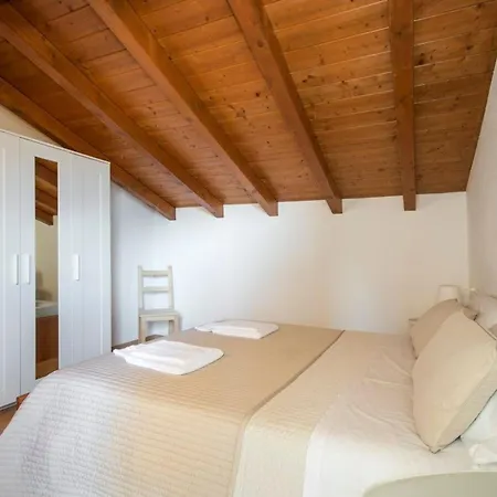 Appartamento Dachgeschosswohnung Am Fuer 6 Personen By Interhome *