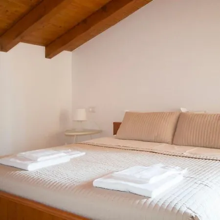 Appartamento Dachgeschosswohnung Am Fuer 6 Personen By Interhome