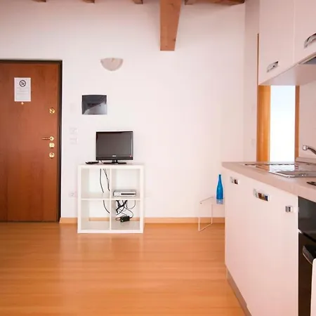 Appartamento Dachgeschosswohnung Am Fuer 6 Personen By Interhome Domaso