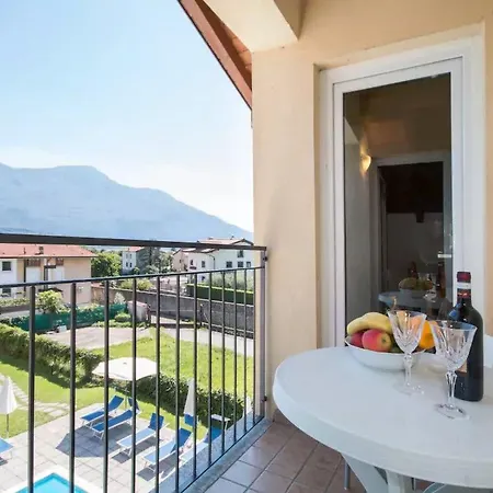 Dachgeschosswohnung Am Fuer 6 Personen By Interhome Daire Domaso