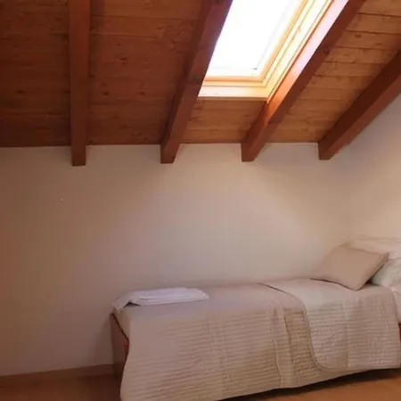 Daire Dachgeschosswohnung Am Fuer 6 Personen By Interhome *