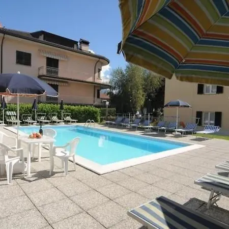 Dachgeschosswohnung Am Fuer 6 Personen By Interhome Apartment Domaso