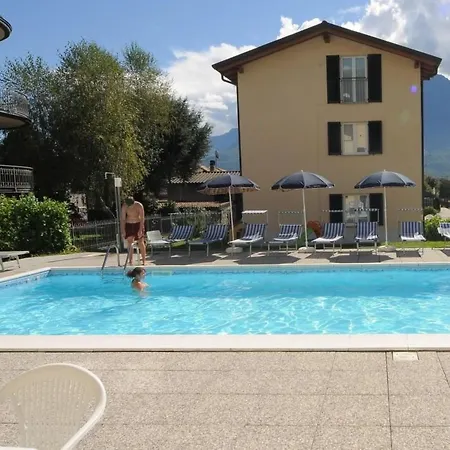 Dachgeschosswohnung Am Fuer 6 Personen By Interhome * Domaso
