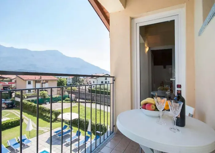 Dachgeschosswohnung Am Fuer 6 Personen By Interhome Daire Domaso