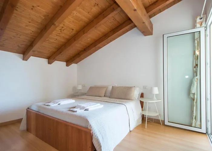 Daire Dachgeschosswohnung Am Fuer 6 Personen By Interhome *