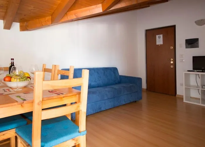 Daire Dachgeschosswohnung Am Fuer 6 Personen By Interhome