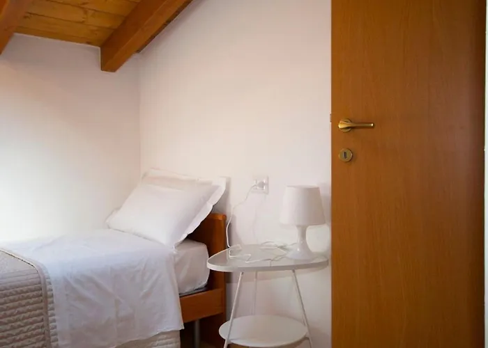 Daire Dachgeschosswohnung Am Fuer 6 Personen By Interhome *