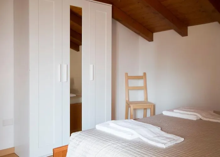 Dachgeschosswohnung Am Fuer 6 Personen By Interhome Domaso