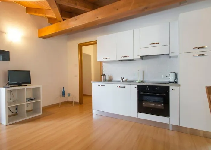 Daire Dachgeschosswohnung Am Fuer 6 Personen By Interhome Domaso