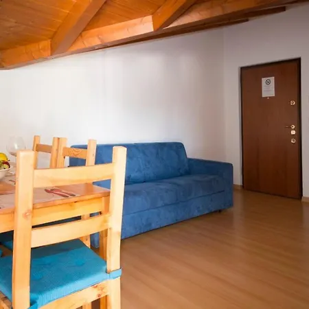 Apartamento Dachgeschosswohnung Am Fuer 6 Personen By Interhome
